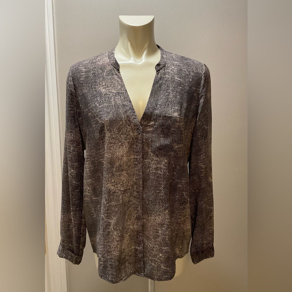 Casual v neck  shirt.